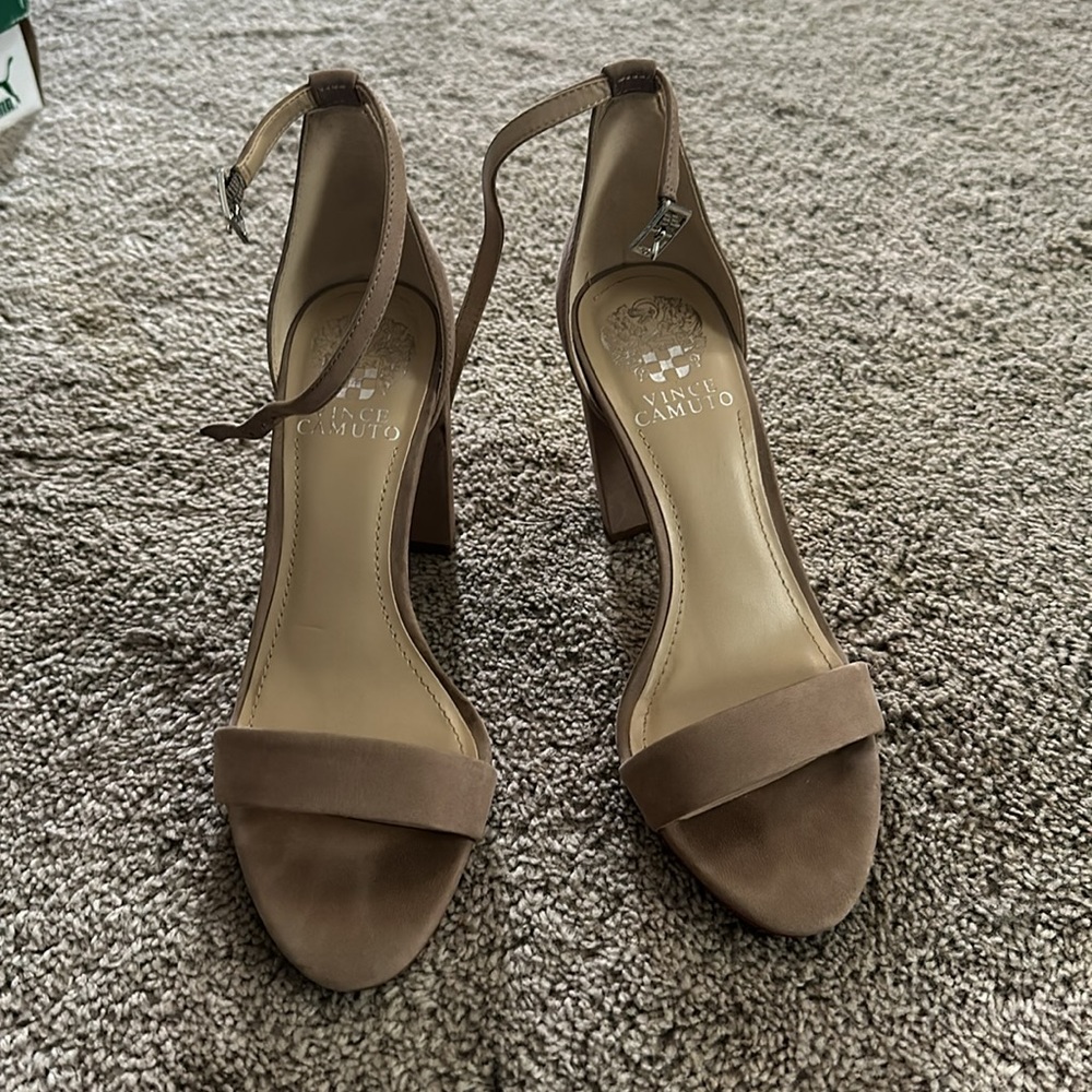 Heels - Picture 2 of 4